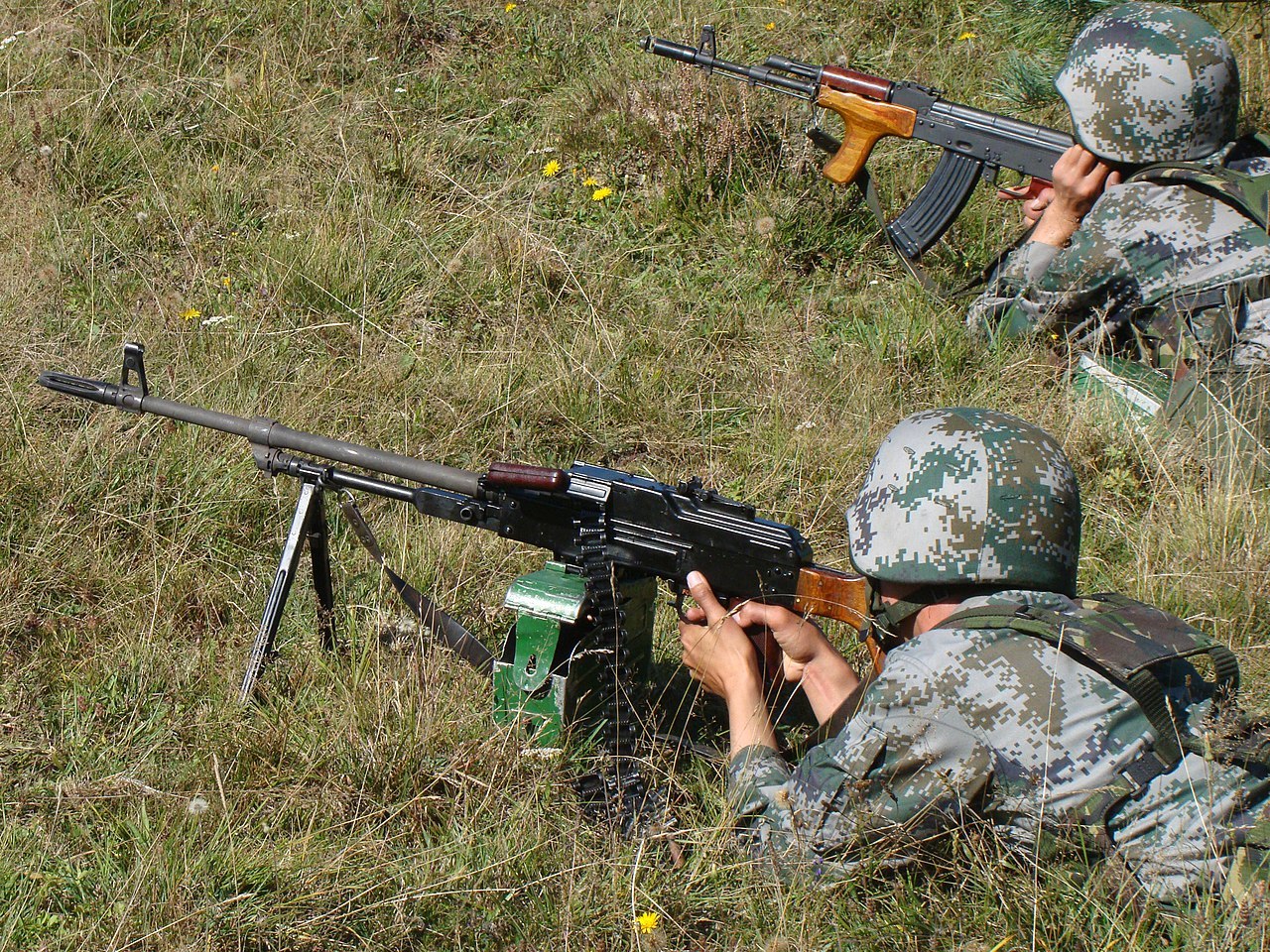 飞扬军事2009年中国人民解放军赴罗马尼亚联合训练的高清照片曝光。训练期间，我