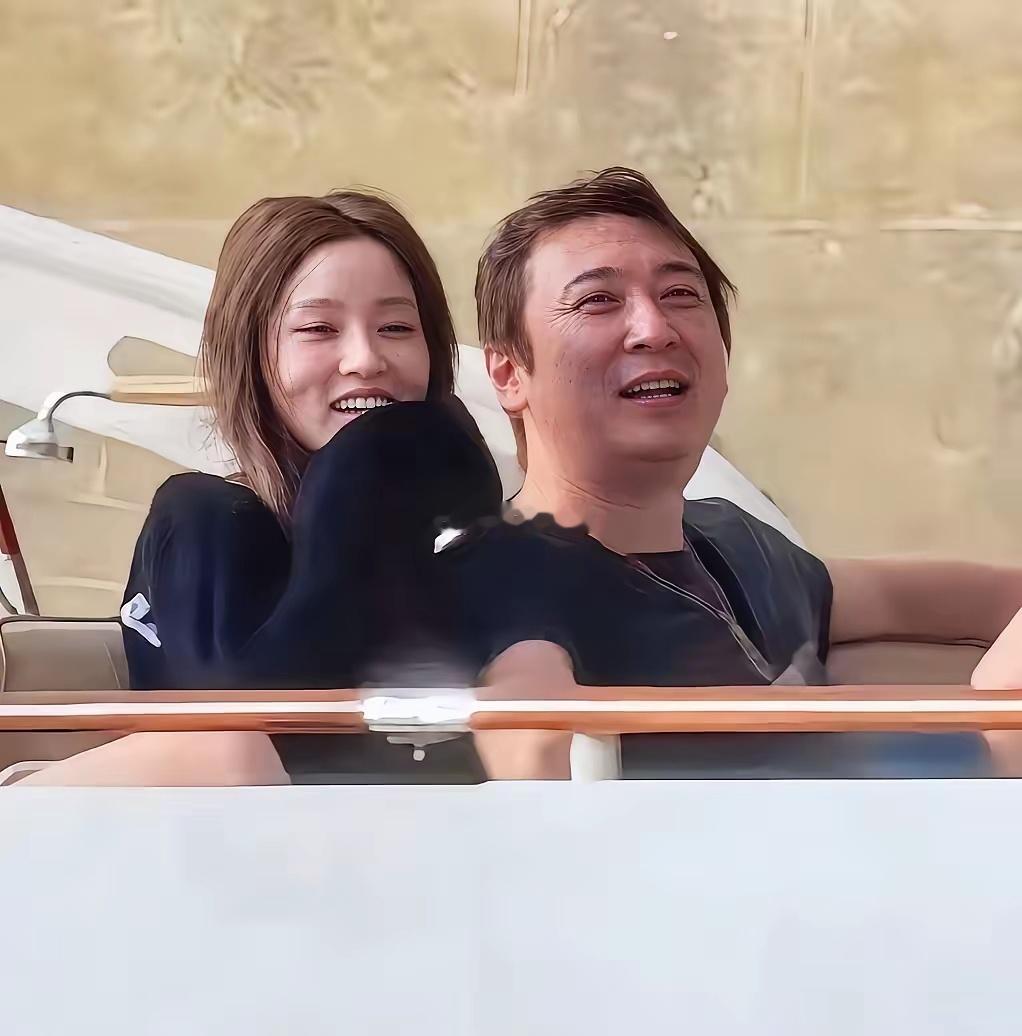 王思聪这么不注意形象的吗？他家里就没人管管他，也不怕让人笑话……​​​