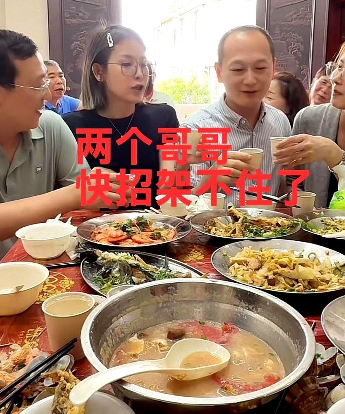 你们信不信二哈要要是再在莆田多待几天两个哥哥绝对都得举手投降！这对姐妹花