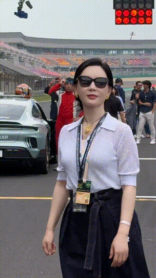 陈数曾是荧幕上的气质女神，如今却很少出现在公众的视野，在她最火的时候，她把大