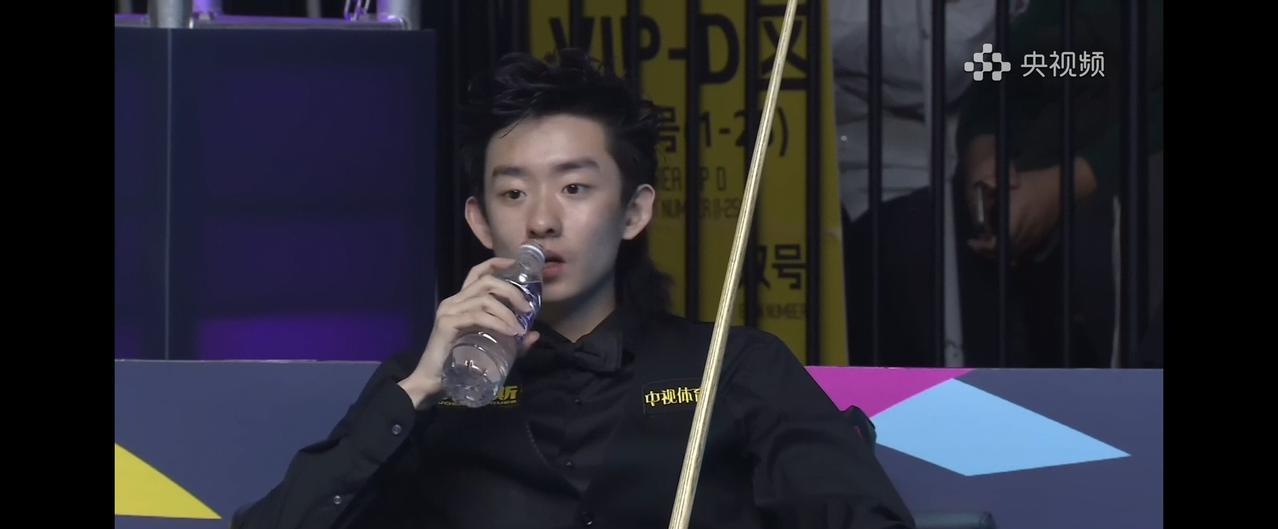 吴宜泽9-6击败赵心童，晋级决赛，他的对手将是希金斯与马奎尔之间的胜者，吴宜泽南