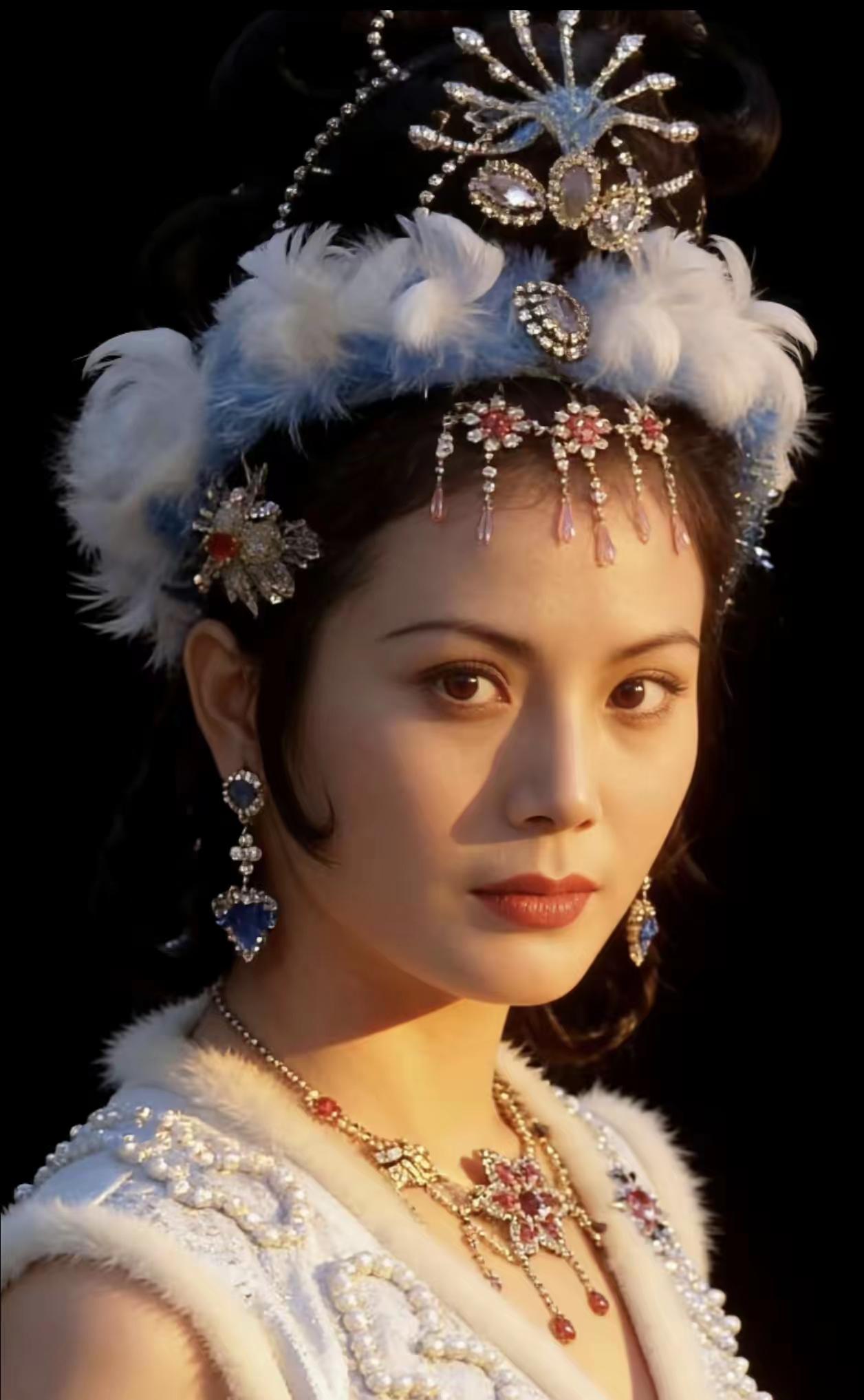 那么多女人没有一个丑的要相信杨洁导演的眼光，从那么多美女中脱颖而出的还是朱琳，