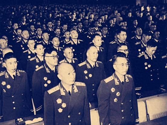 他被越级提拔兵团部主任，授上将，2位兵团副司令很能打，授中将“1951年初春，