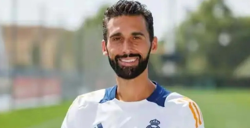 如果维尼修斯以为做掉阿隆索就可以取代姆巴佩的战术核心位置，那他就大错特错了，皇马