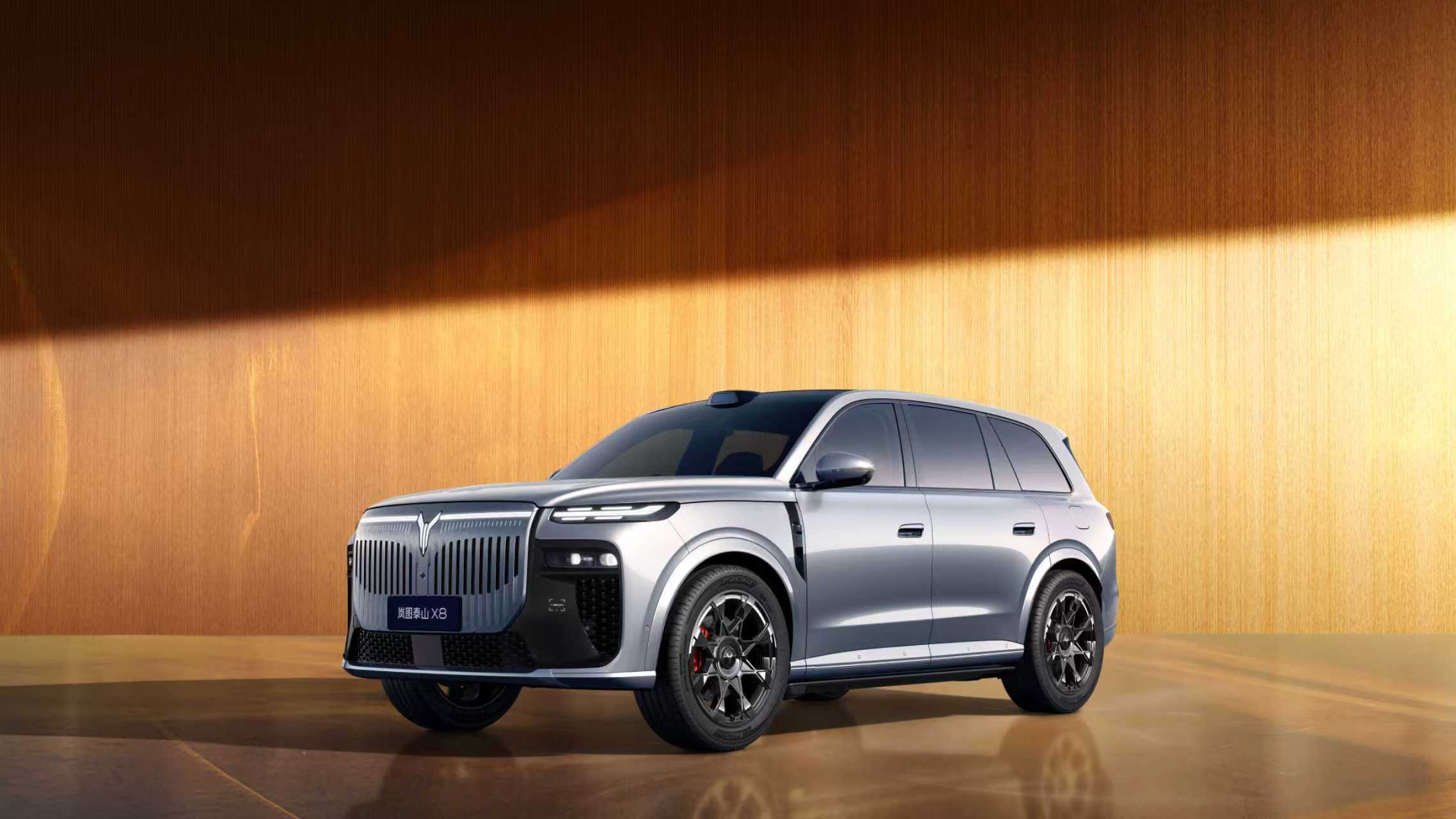 不仅智能还舒适？岚图泰山X8打出“896线四激光雷达+零重力座椅”双王炸！日前，