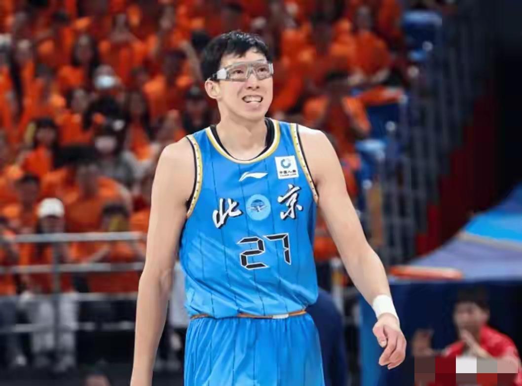 北京北汽66-81不敌上海久事，大比分1-2让上海久事拿到赛点，还有人夸周琦能力