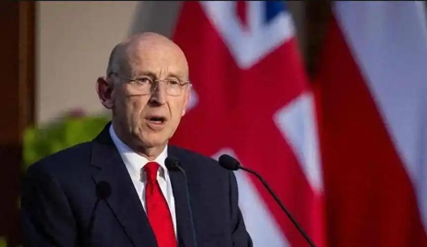 英军高层亲口交底：不打一枪，竟能锁死俄影子船队，新版战争手册藏大动作。伦敦防