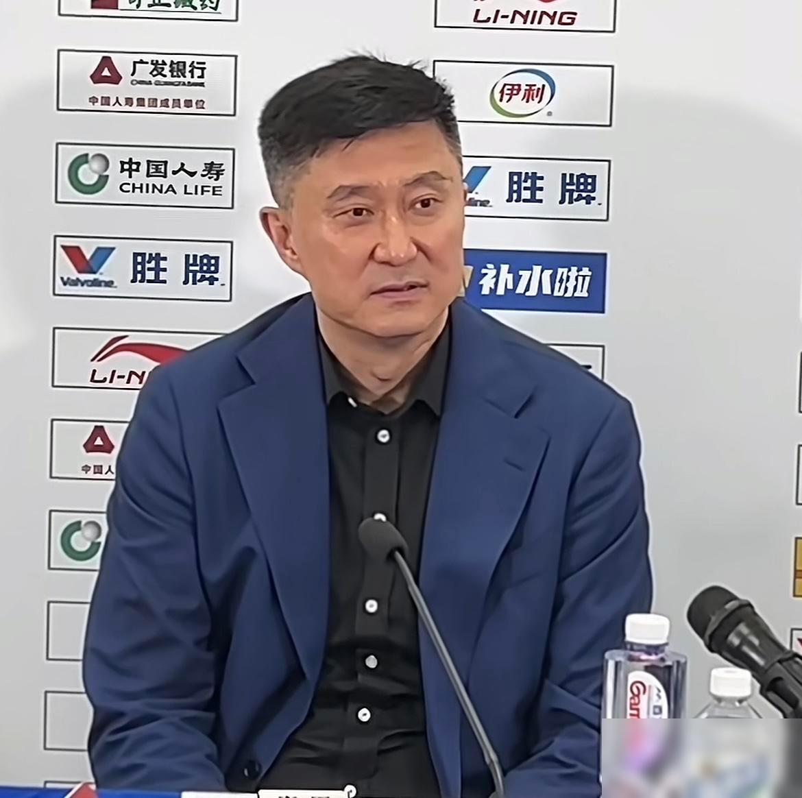 杜锋措手不及据广东体育媒体人透露消息了解到，广东男篮后卫杨溢有意寻求租借机会。