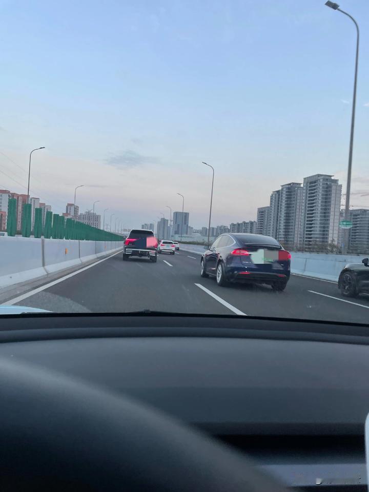 聊了三个月的网友终于见面了！三个月前从某个软件聊天，认识个网友，聊的挺好，就互