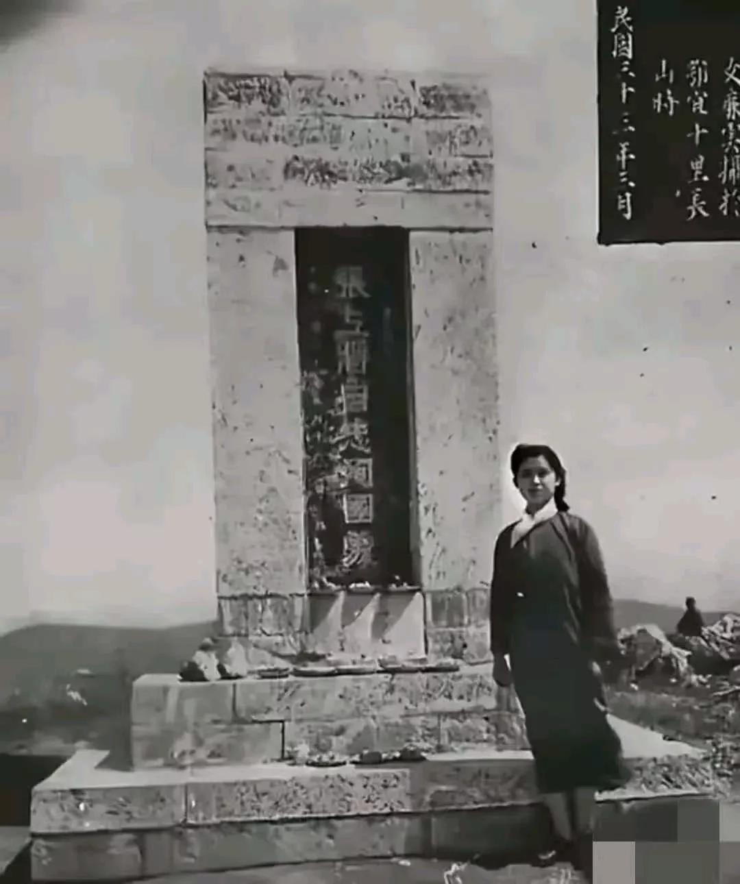 1943年，张自忠将军的女儿张廉云冒着生命危险来到了父亲殉国之处湖北宜城，站在