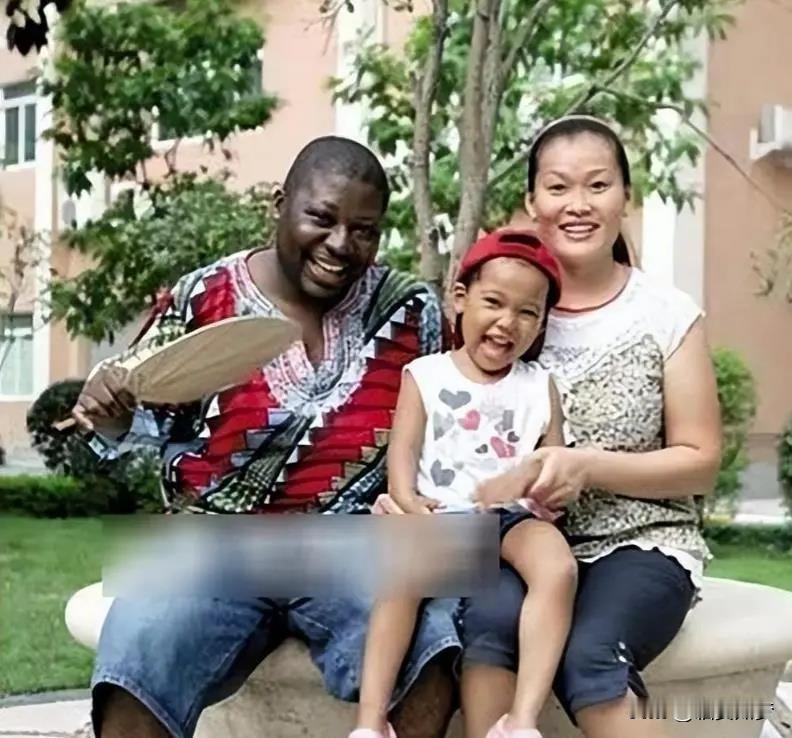 同样是混血儿，虽然社会总是强调平等但是民间可不。中男+白女：社会认可度非常高，