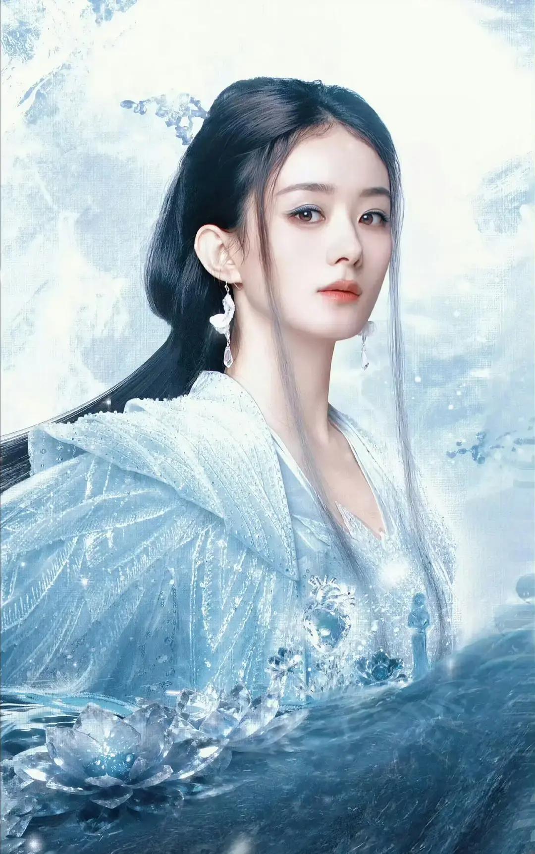 赵丽颖“毁掉”了自己的脸。但你绝对想不到，她靠这个拿到了监制的话筒。