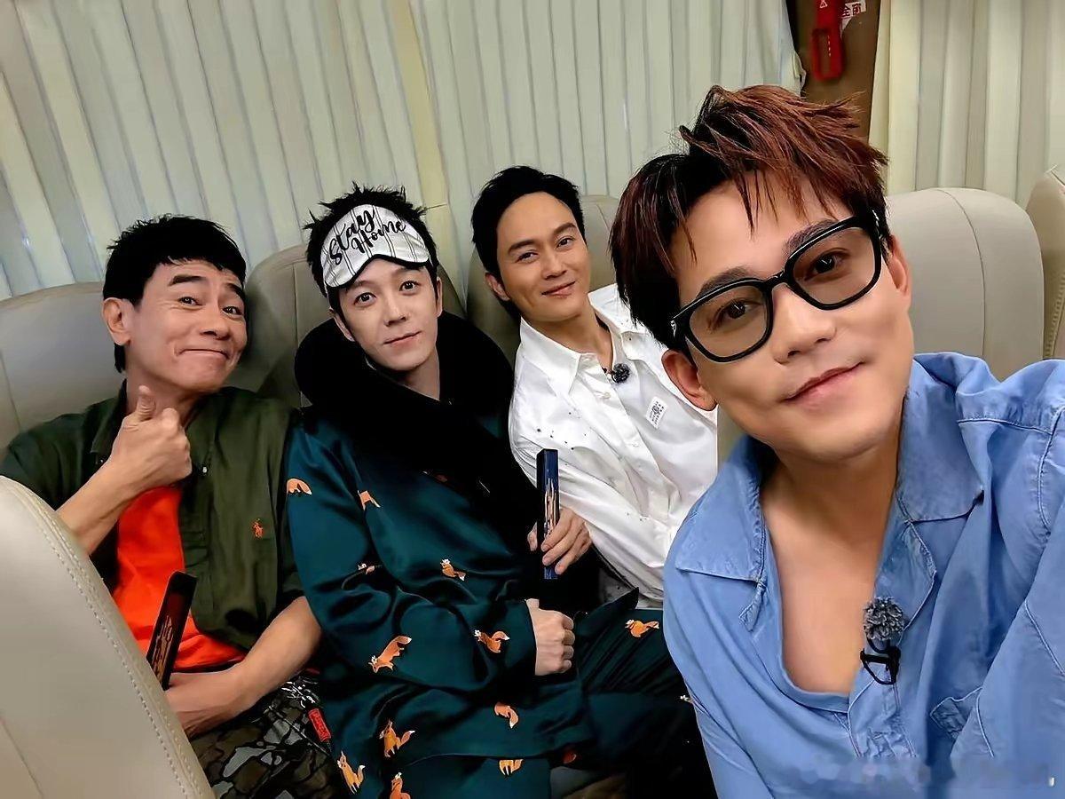 有时候真觉得，一个人招不招人喜欢，看大佬对他的态度就知道了。看张智霖跟苏醒用粤语