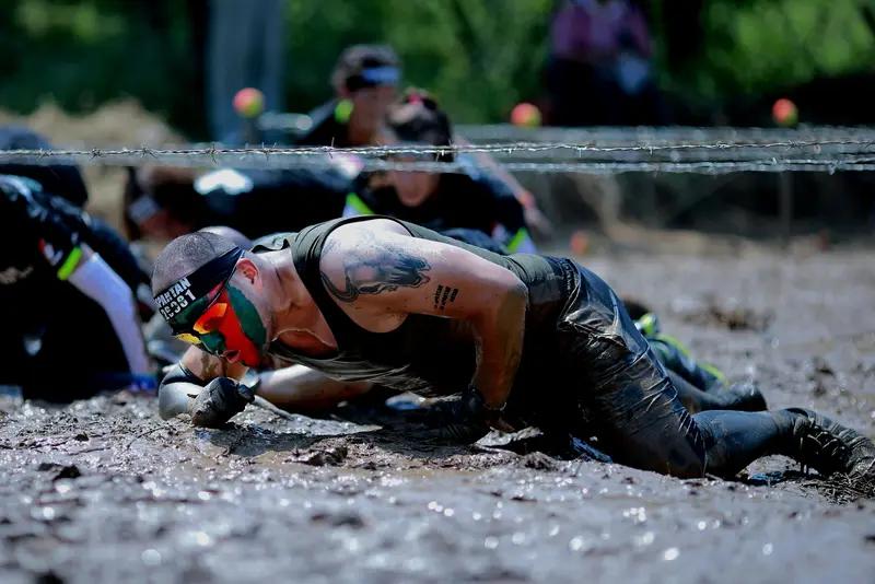 女子已在极限求生赛中坚持25天最近湖南张家界的七星山杯百人荒野求生挑战赛超火！