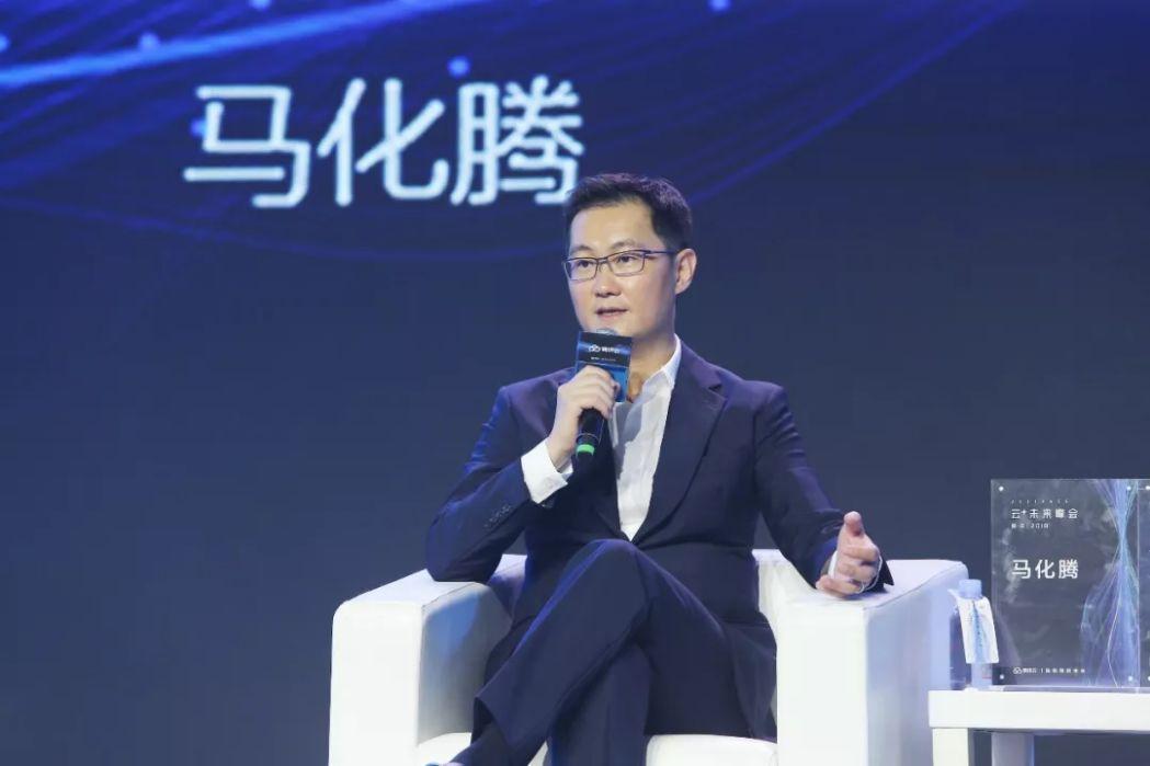 马化腾突然说了实话：我们上了AI的船，结果发现漏水了。腾讯2.2万亿市值蒸发背后