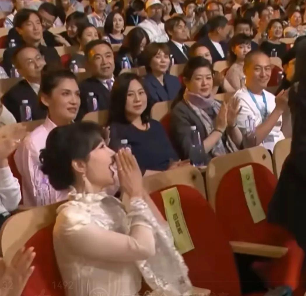原来杨紫一直大火是有原因的，不是因为她容颜出众，更不是因为他演技