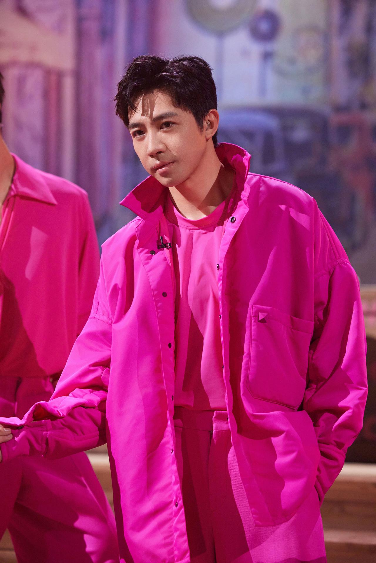 那个他毁容后就消失的女人，他守口如瓶十五年？你能想象吗？一个男人被大