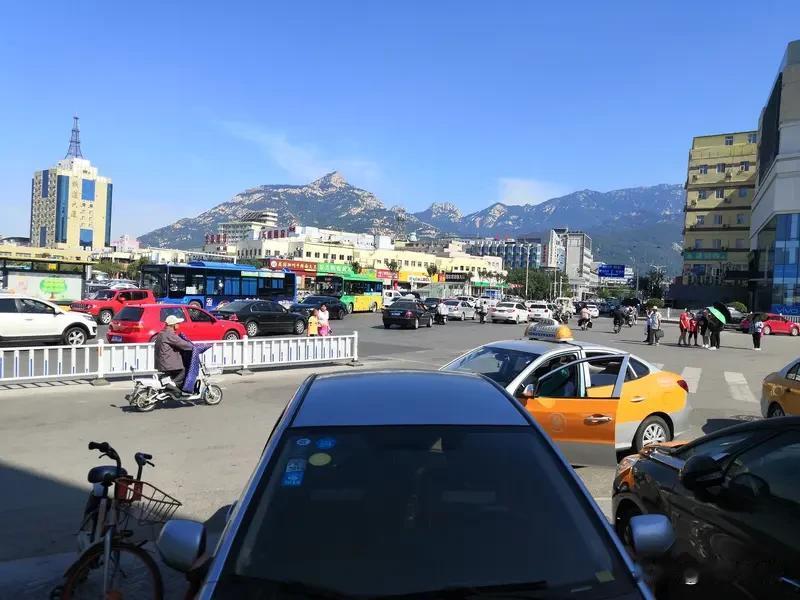 泰安出租车生意好坏得从多方面看。旅游旺季，像泰山旅游热的时候，出租车生意相当火爆