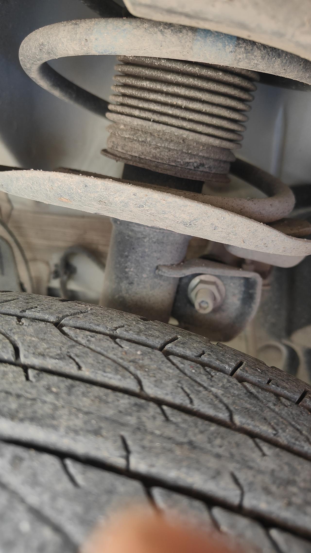 轩逸经典前麦弗逊悬挂后扭力梁悬挂同级别的卡罗拉前后四轮独立悬挂威朗还有瓦特