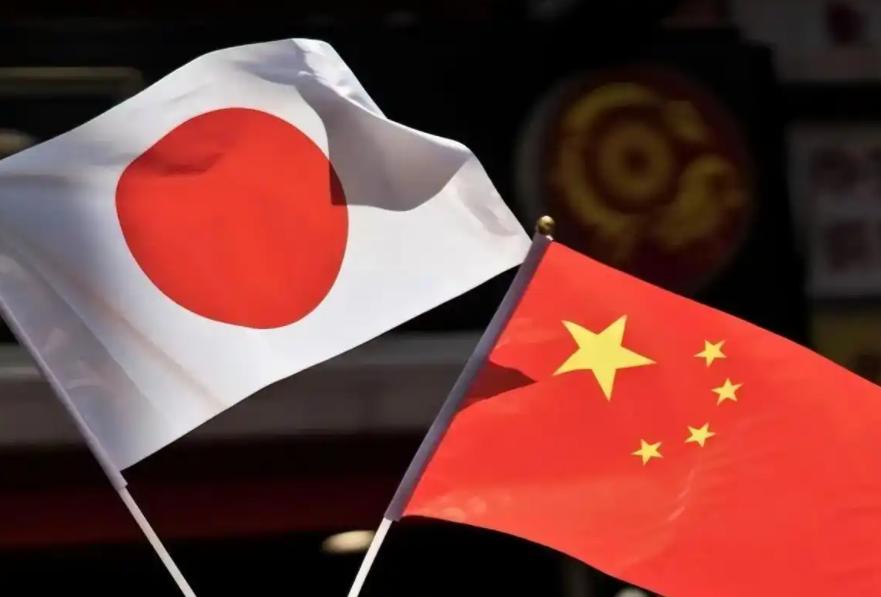 日本媒体罕见说了句大实话！在近期，据“朝日新闻”最新调查显示，若中日爆发冲突，超