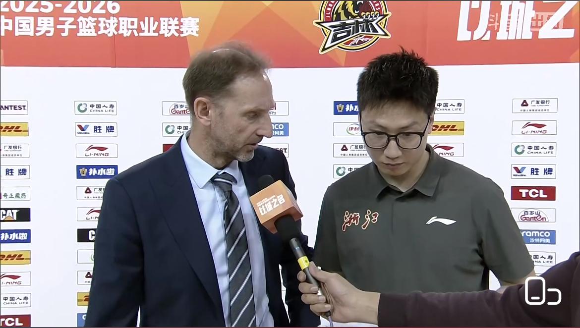 离谱！队内第二得分手+前德甲得分王，兰道夫竟被法帅全程弃用前德甲得分