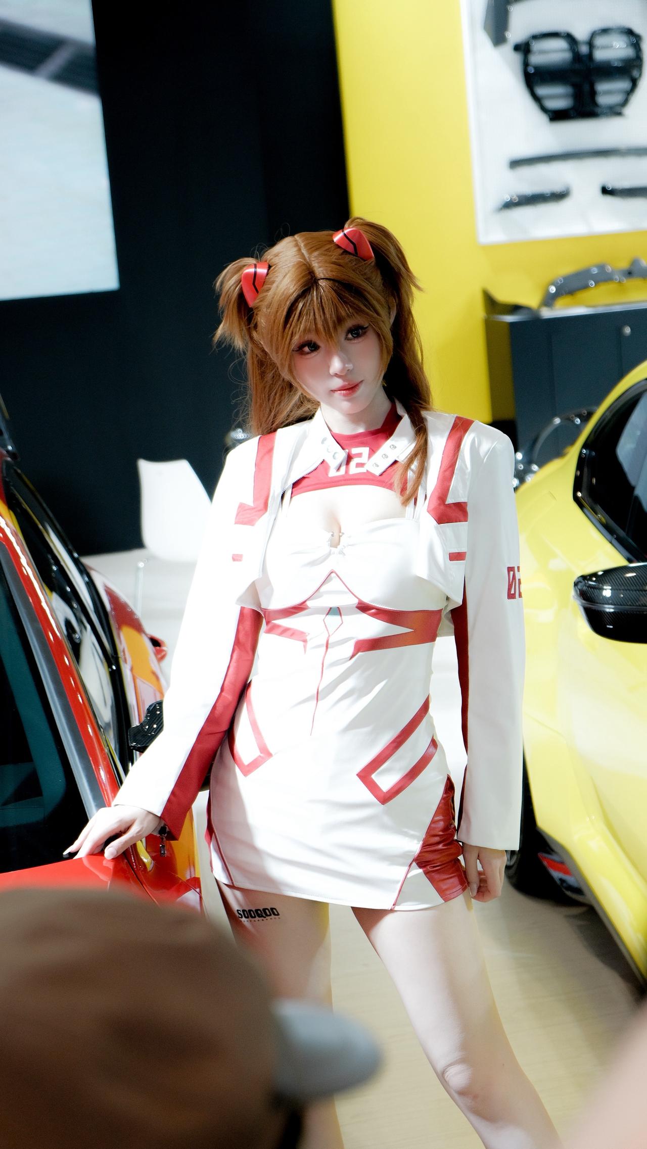 她怎么在发光！cosplay深圳改装车展模特深圳改装车展汽车文化