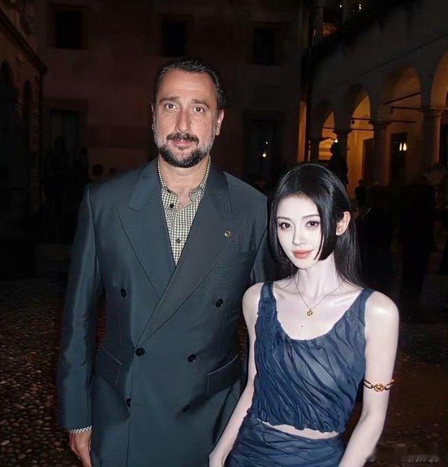 赵露思鞠婧祎和总裁的合照，谁更惊艳