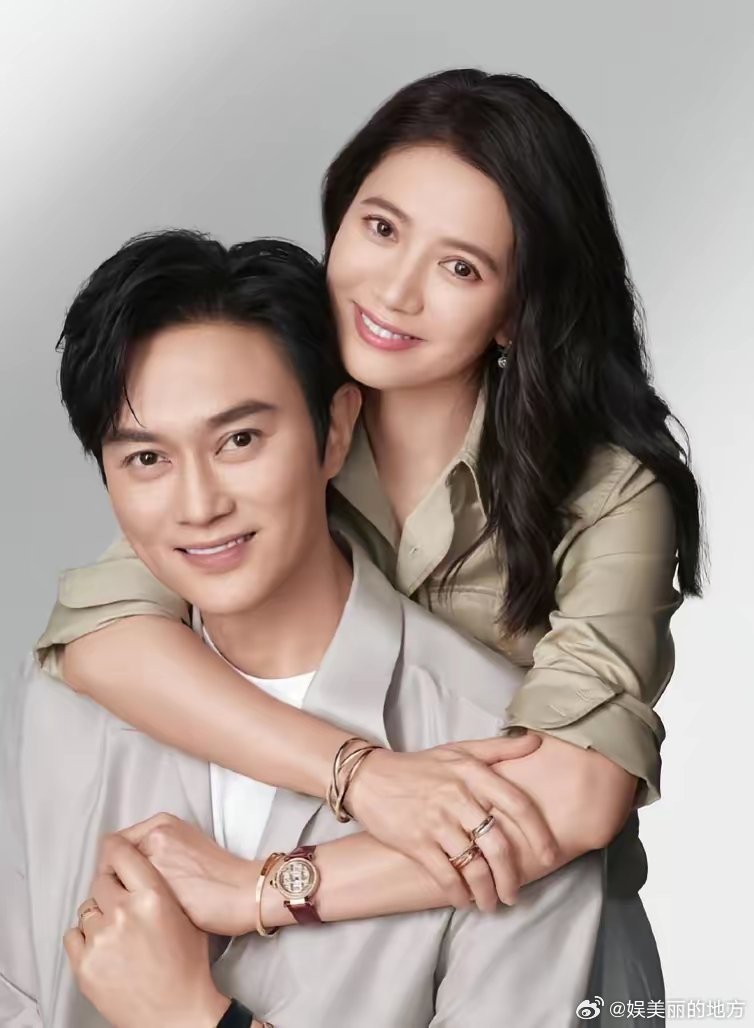 刷到张智霖袁咏仪结婚24年的采访，我转头就问老公：“袁咏仪脾气那么火爆，花钱又大