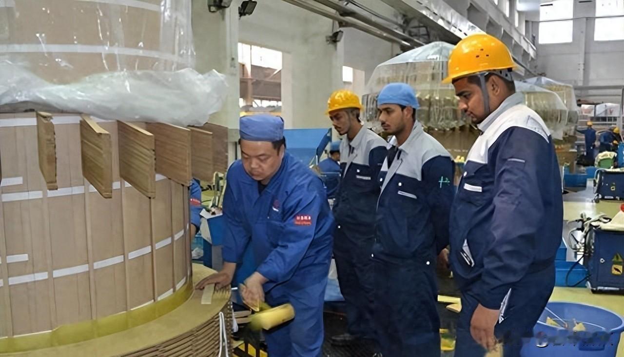 印度特高压建了十年，图纸全抄完了，电网却还是不稳。保变电气撤走时工厂只剩三万块