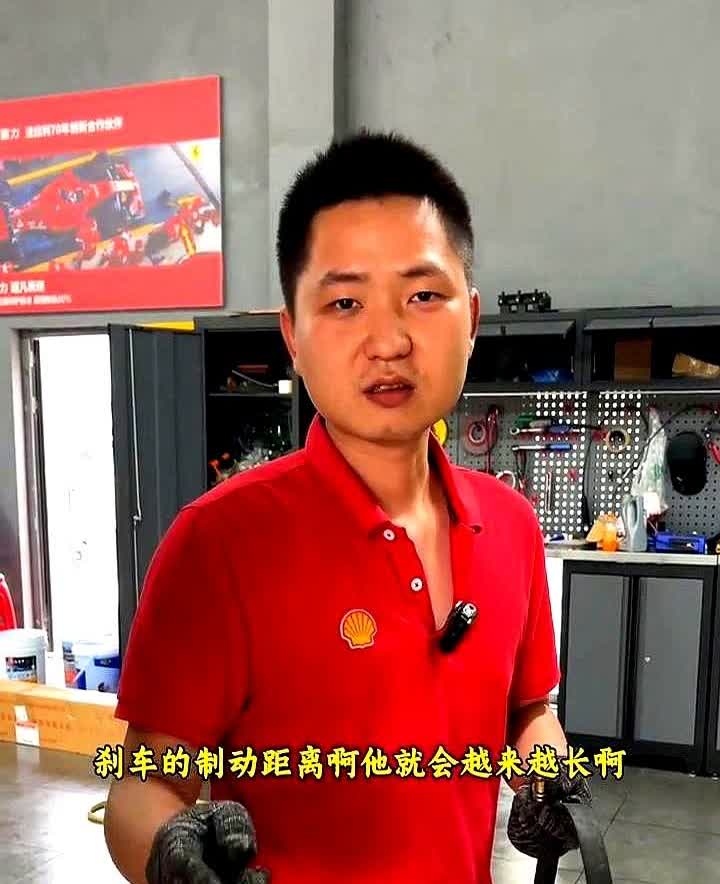 保养千万不要听修理工的，只换机油就可以我跟你说个真事啊上次在修理厂碰见