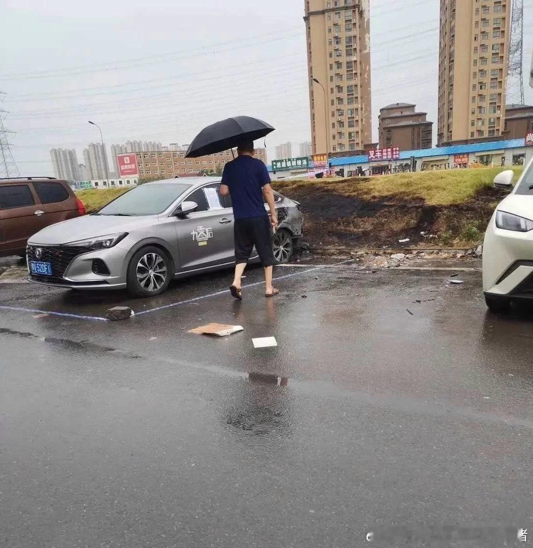 大哥一看天塌了。​​​
