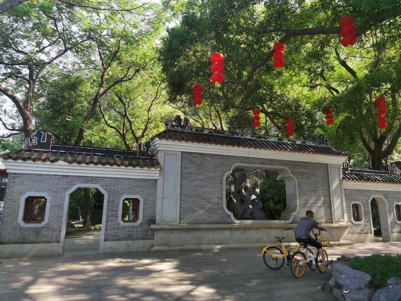 有网友说老杜是弱势群体，在纷纷扰扰的二八事件里，5年了娘家人没有一个站出来