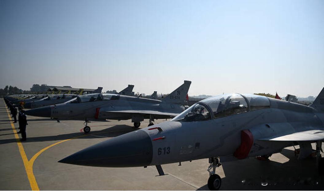 《阿拉伯新闻》《黎明报》1月6日报道，孟加拉国有意采购巴基斯坦生产的JF-17“