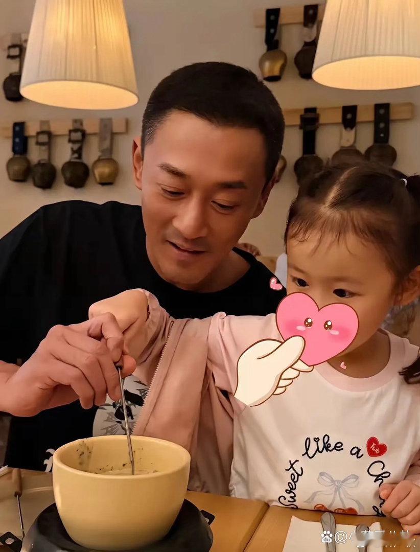 张馨月晒女儿生日照，长得还真像林峯​​​