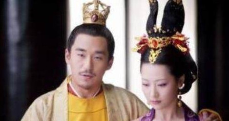 1626年八月张裕妃已经怀胎10月，却没有生产，熹宗下旨将其废掉幽居别宫。在宫