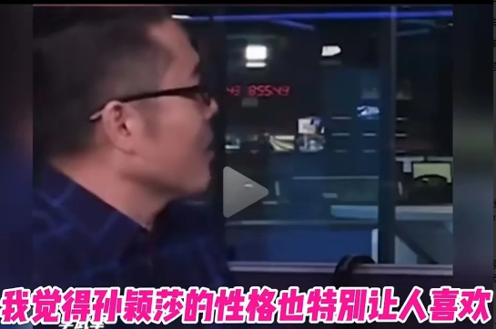 央视记者李武军说孙颖莎的性格是特别让人喜欢的。他说有一次在训练馆里采访小莎，