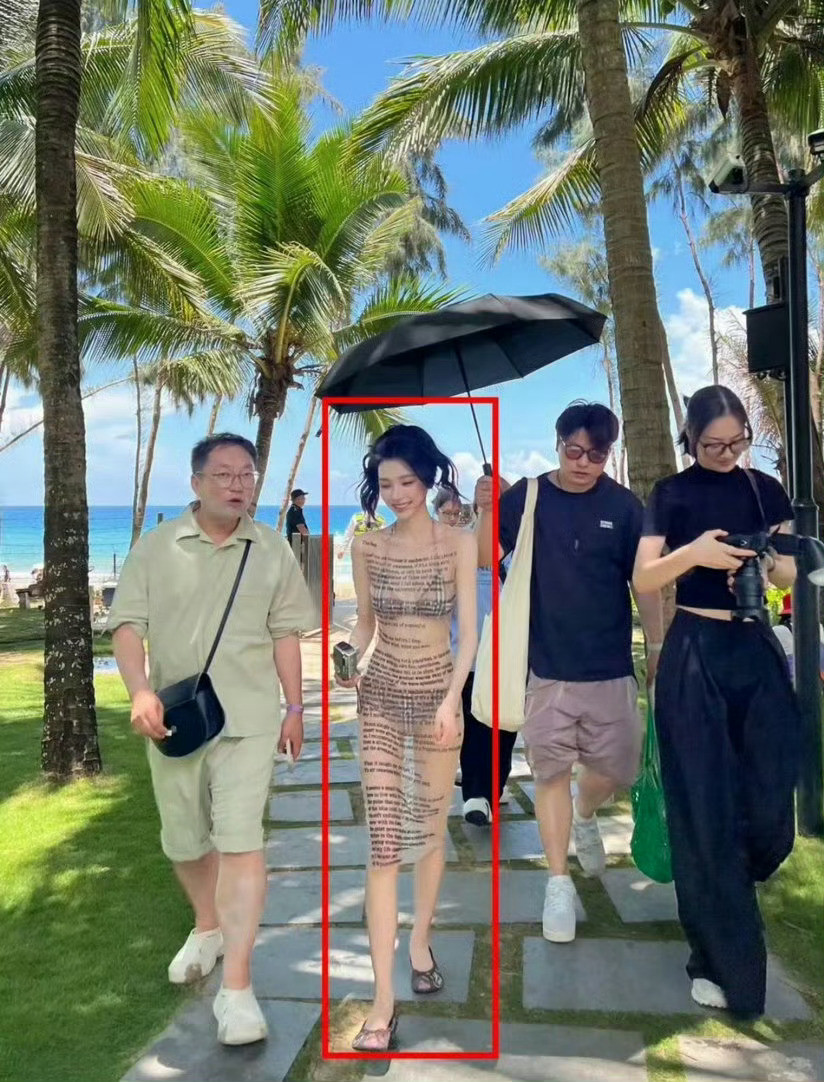 哇塞，易梦玲这个身材就没人说吗？！得瘦到90斤才有这效果吧易梦玲被裁掉的女孩