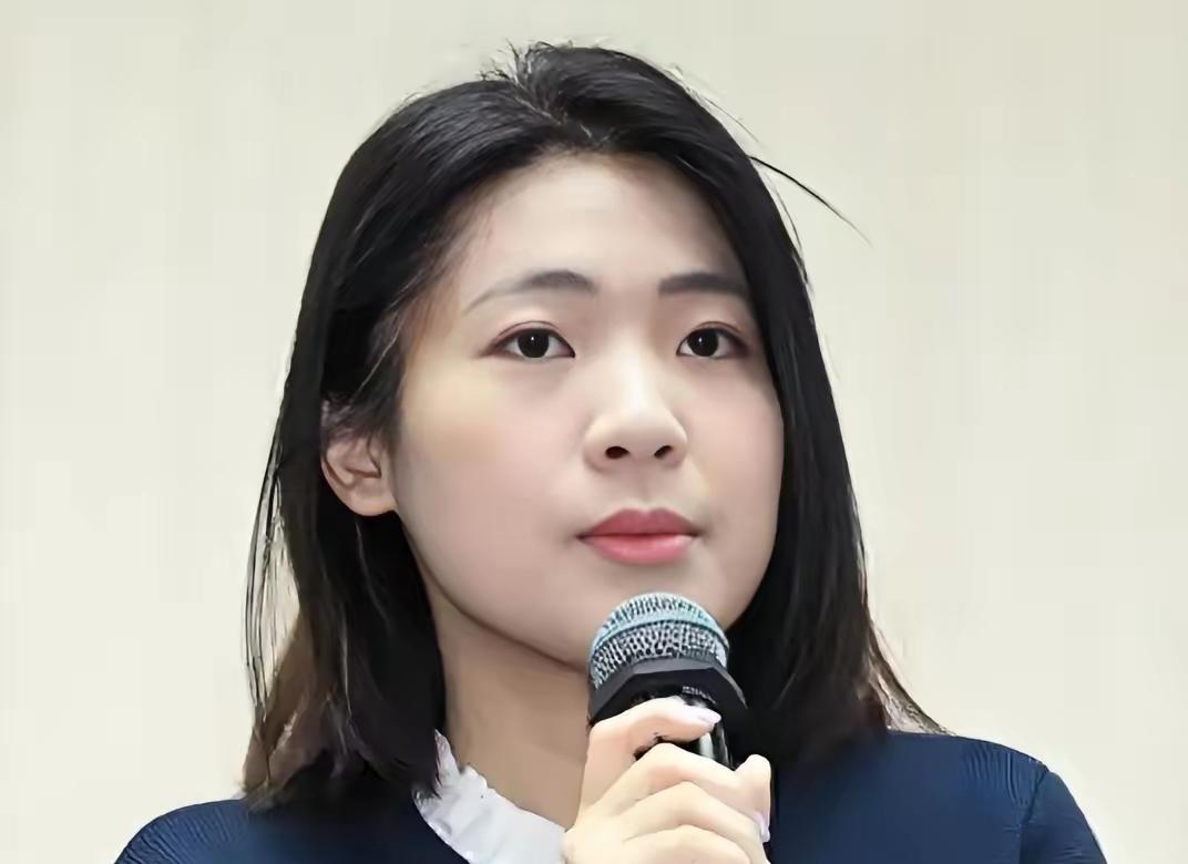 谁能想到，一张祭拜老照片竟在网上炸开了锅！国民党女将徐巧芯近日突然公开表示：