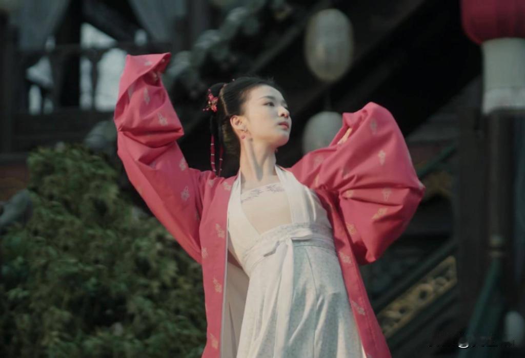 173年，年少的曹操因一美貌女子，打死了县令的妻舅，让他没想到的是，好兄弟夏侯渊