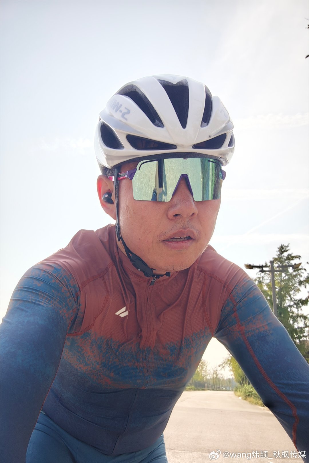 秋枫传媒公路车完成大境门负重50km徒步​来昆明池放松一下​为月底贡嘎1