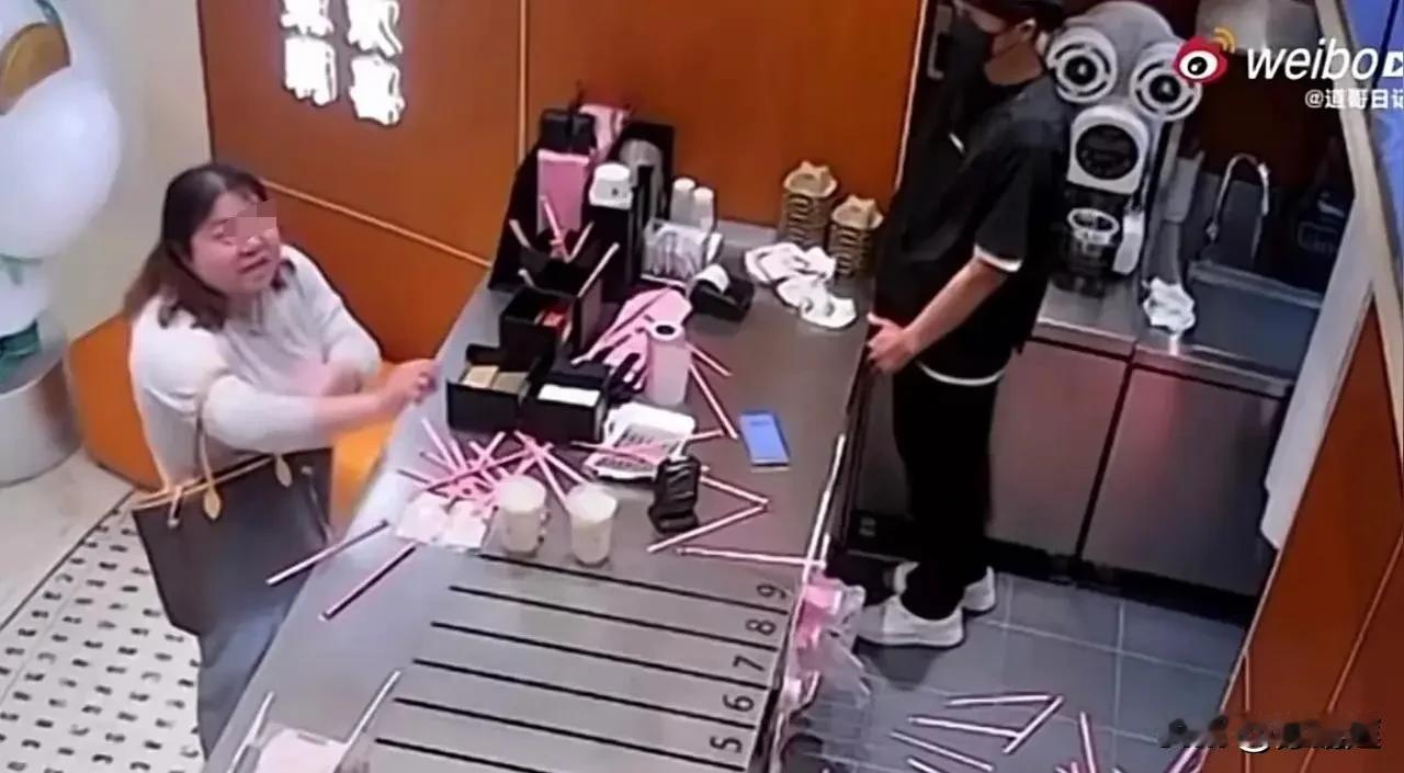 应该不止我一个人这样认为吧？连云港奶茶店事件，大家不觉得这位年轻的店员小伙情绪