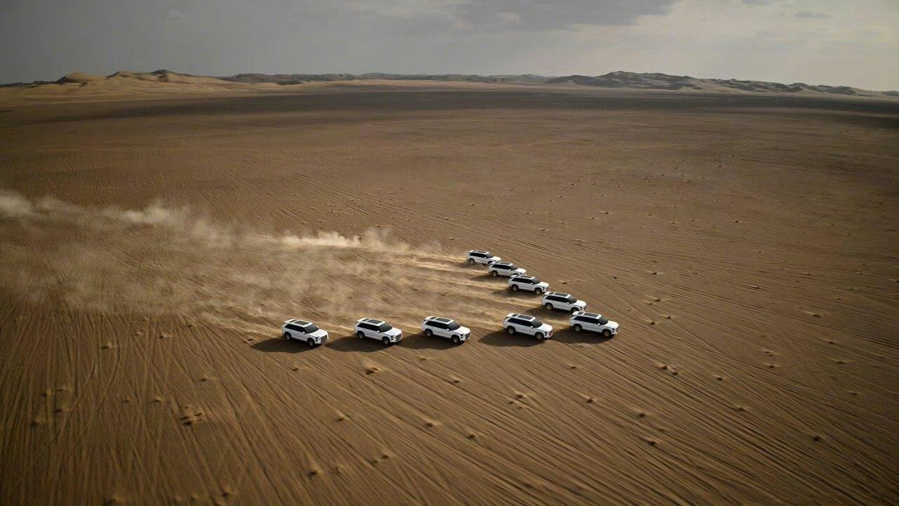 极氪9X参与神舟二十号返回舱搜救画面曝光啦，简直太硬核了！戈壁滩上，极氪9X穿越