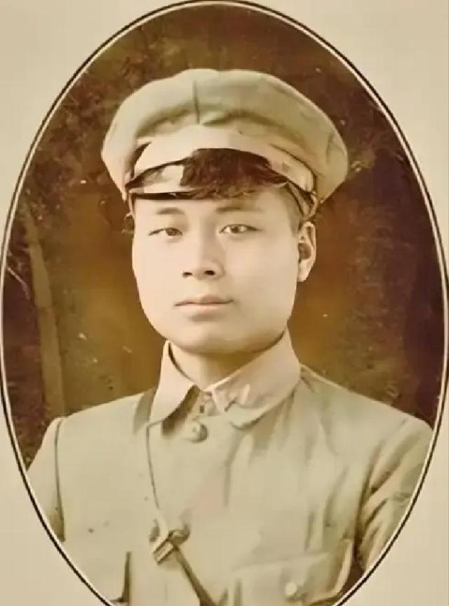 1959年，51岁的邱行湘刚获特赦，这个曾经叱咤战场的国民党将军住在南京，拿着6