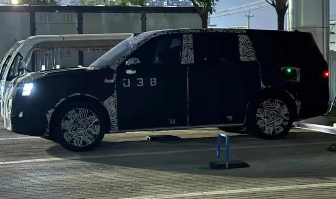 小米yu9实车曝光，这下是真的针对问界M9了小米yu7已经火爆超乎想象了，才