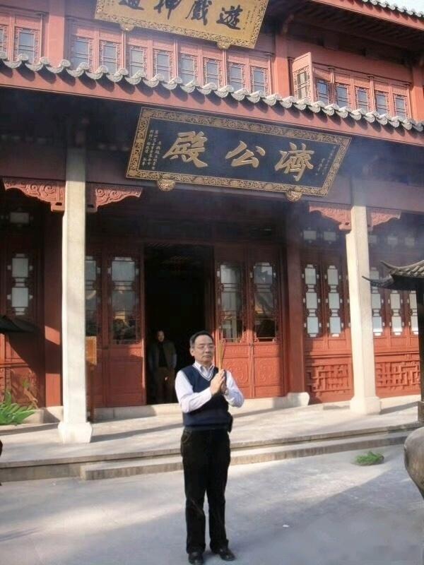 目之所及，皆是回忆；心之所向，皆为过往。无能为力之事，当断；烦欲执念之心，当离；