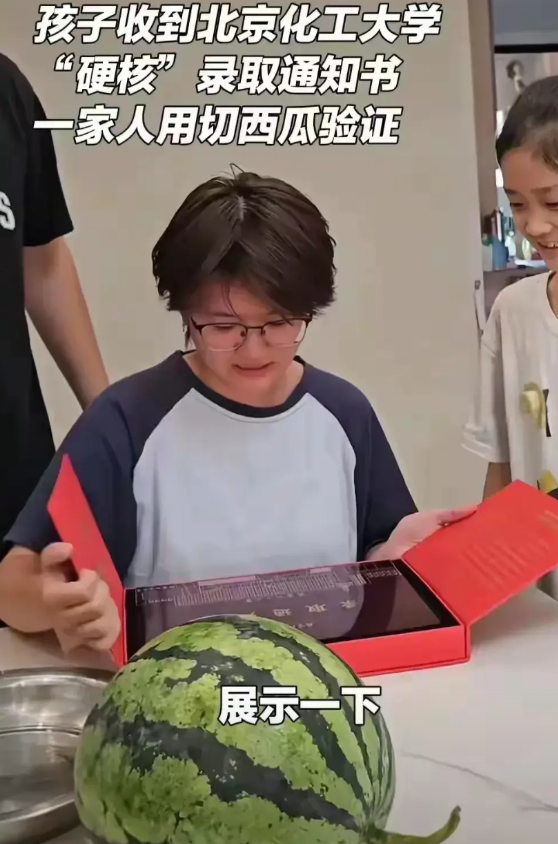 大学录取通知书除了告诉你考上了大学之外，还有其他价值，令人脑洞大开。  河北的