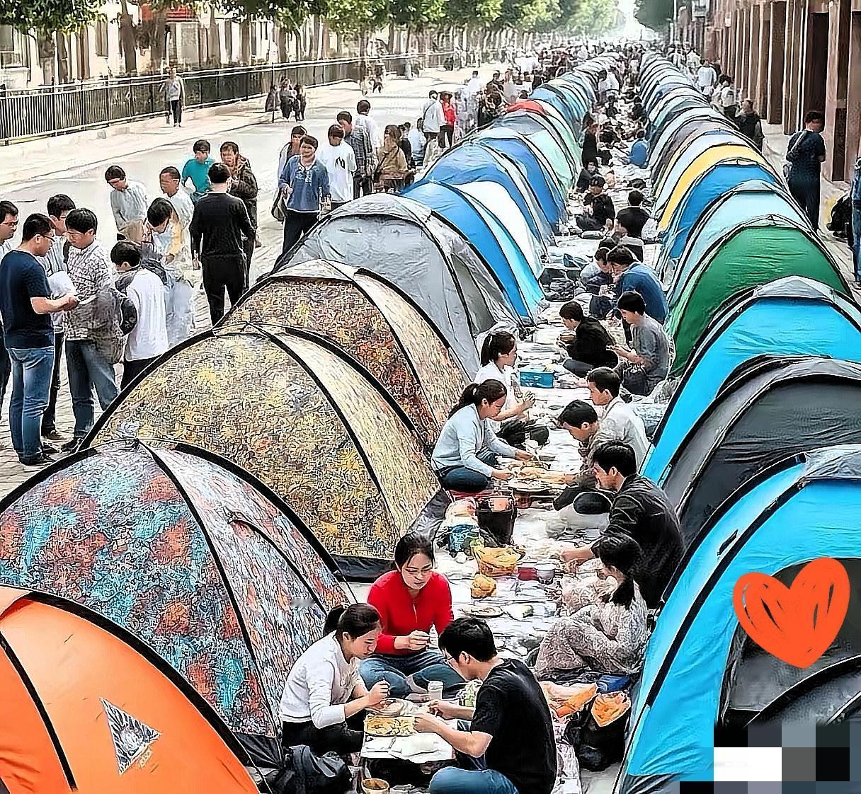 这次旅游路边搭帐篷，最赚翻的不是卖帐篷的，也不是开饭馆的，反倒是周边那些不起眼的