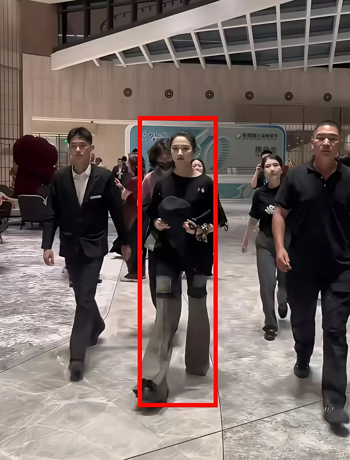 真的，瞬间就不理解鹿晗了。