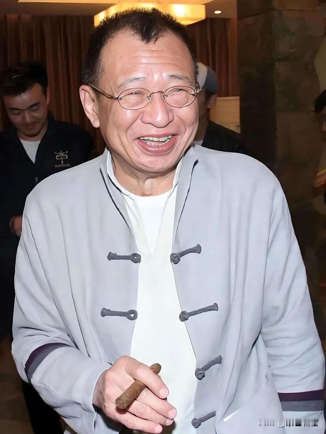 许绍雄说:人生要学会自己哄自己人长大真的会失去很多,比如失去哄骗自己的能力。