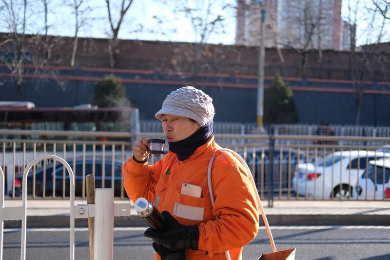 早晨早上喝温水好处·普适黄金答案：早晨起床，请喝一杯温热的白开水。这是最